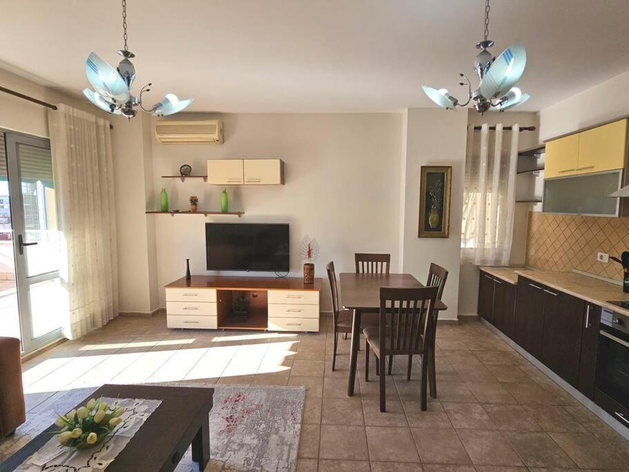 Central Apartment ティラナ エクステリア 写真